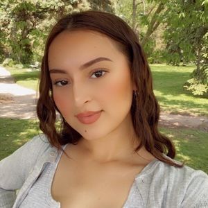 Meet your Posher, Omira